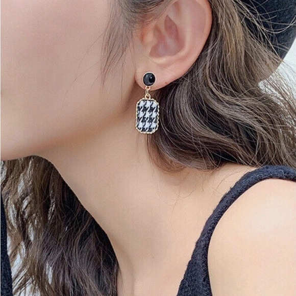 Houndstooth Earrings - Picture 3 of 8